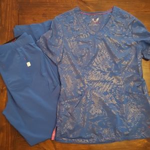SCRUBS Smitten size small top and bottom